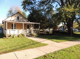 410 N Maple St, Fennville, MI 49408