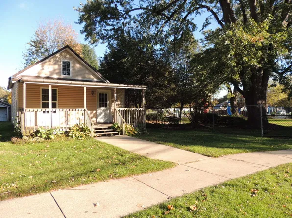 410 N Maple St, Fennville, MI 49408