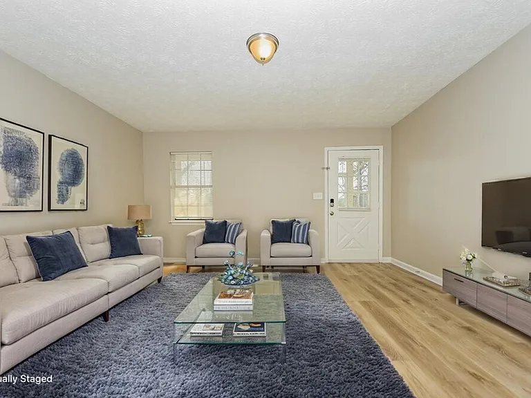119 Adrian Dr — Photo 3
