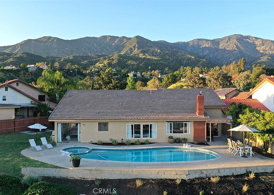 1st image of 208 Canyon Crest Dr