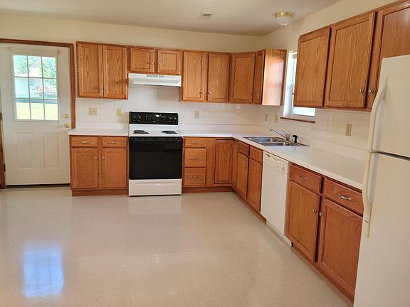 Eat-in kitchen