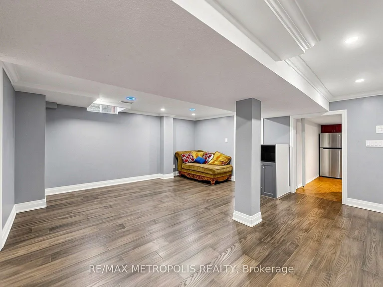 61 Horseshoe Cres #BASEMENT — Photo 6