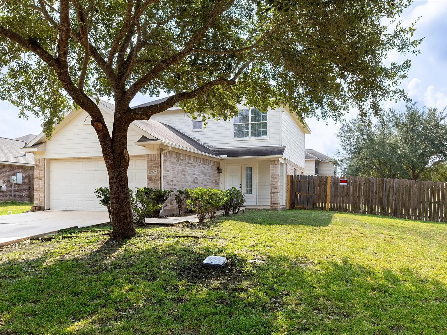 3 bed, 2.5 bath, 1675 sqft, $2,150 — Photo 2