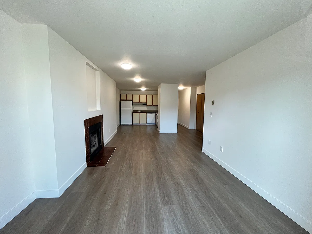 Building Photo - 8660 Granville Ave #302