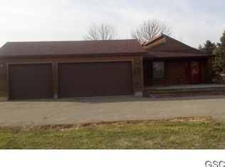 593 N Country Acres Rd, North Sioux City, SD 57049