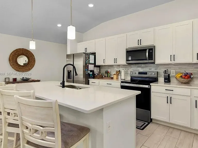 1136 Papaya Cir — Photo 12