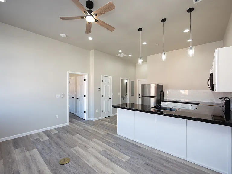 201 E Grand Ave #2 — Photo 5