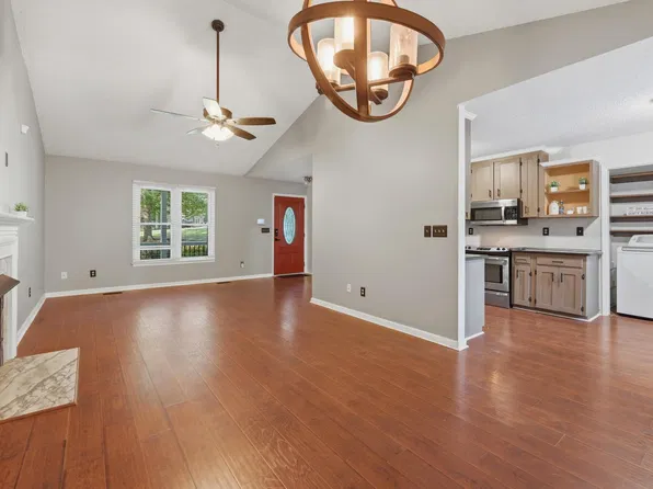 336 Thornwood Ln, Youngsville, NC 27596