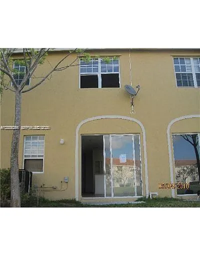 Building Photo - 496 NE 21st Ter #0