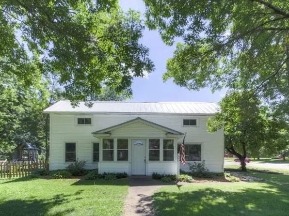 803 Kinnickinnic St, Prescott, WI 54021