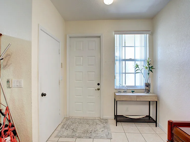 11705 NW 47th Dr — Photo 5