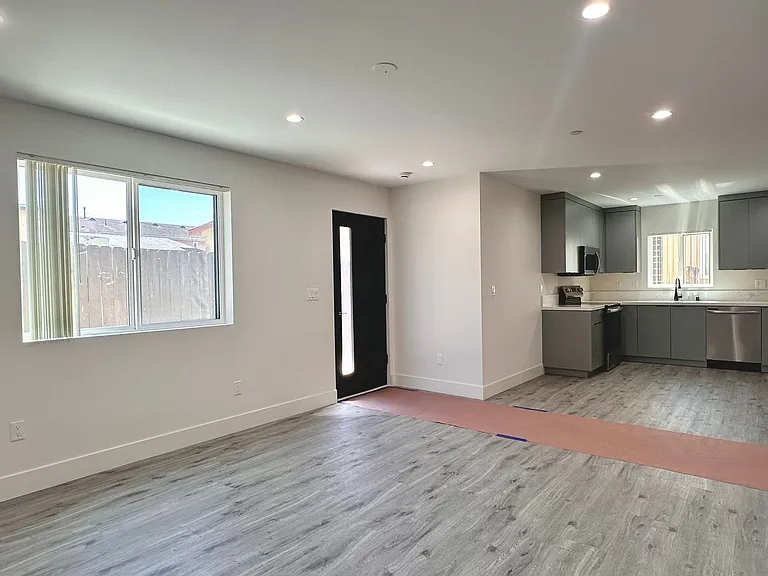 11512 Oxford Ave — Photo 47