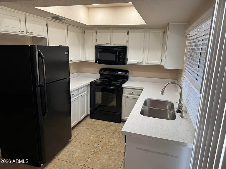 5138 W Vogel Ave — Photo 1