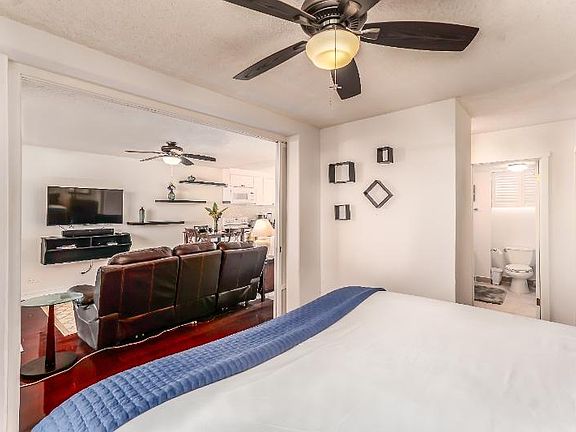 3rd image of 75-5766 Kuakini Hwy APT 207
