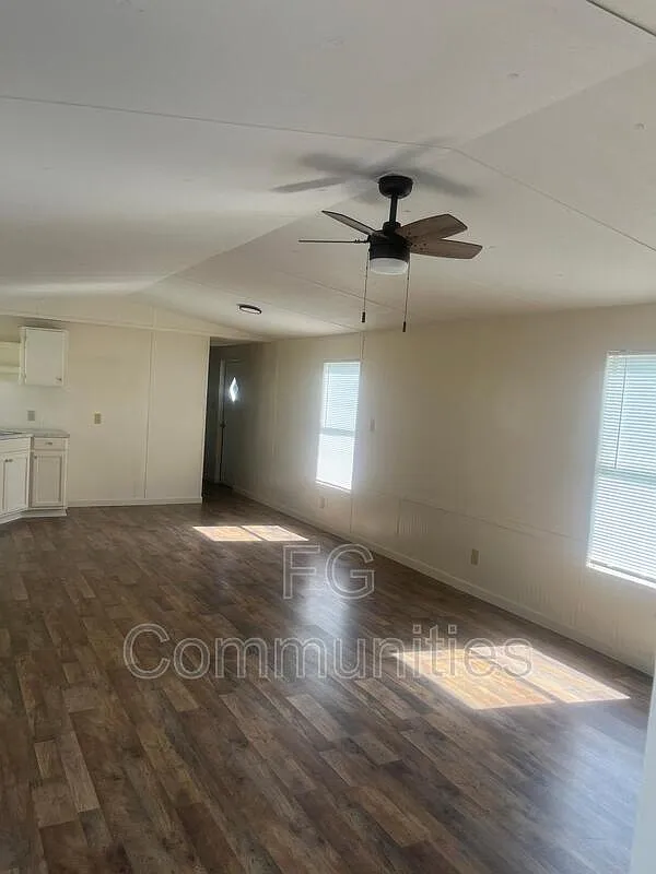 3 bed, 2.0 bath, $995 — Photo 4