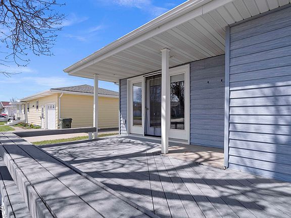 5th image of 521 7th Ave NE