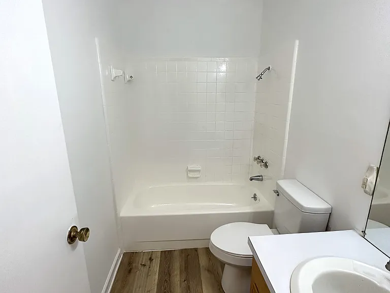 320 W Hampton Ave — Photo 10