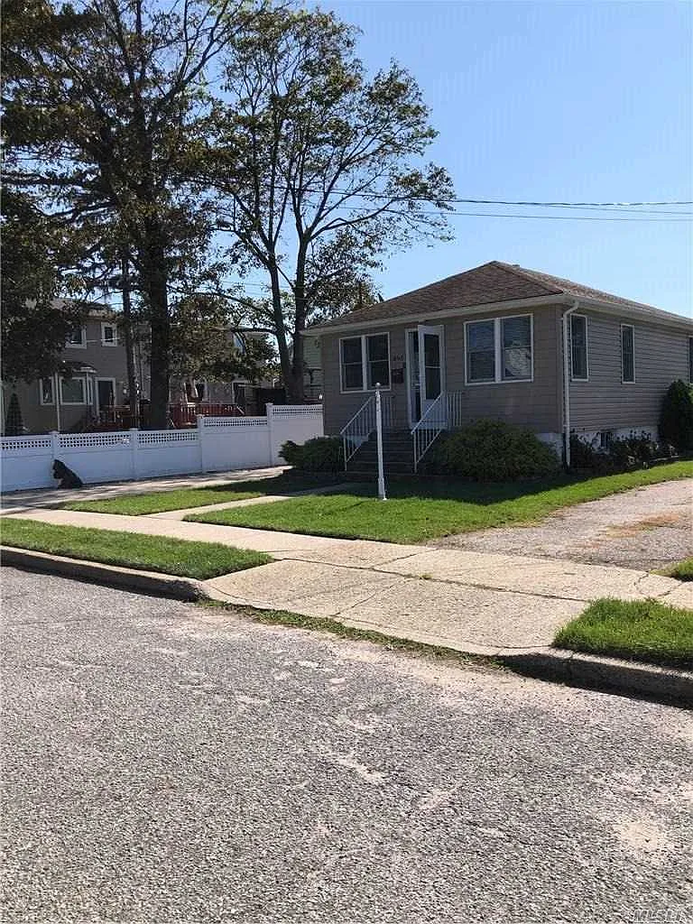 890 Ocean St photo 1