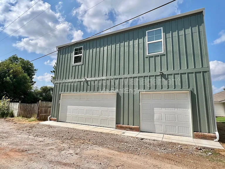 216 E Hurd St #250 — Photo 16
