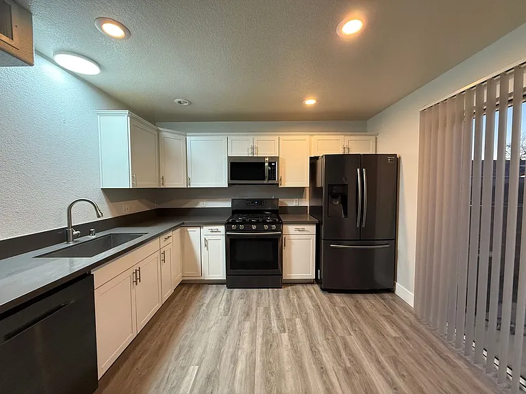 3305 Cheyenne Gardens Way — Photo 3