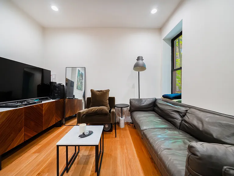 128 W 13th St #5 — Photo 3