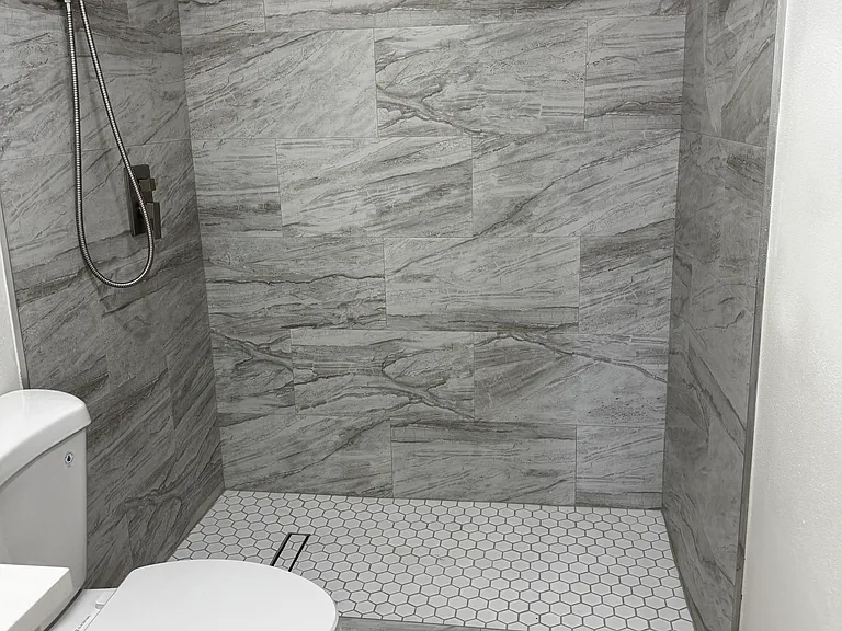 1043 NE 20th St #2 — Photo 7