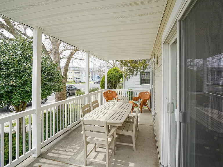 1248 Bay Ave — Photo 16