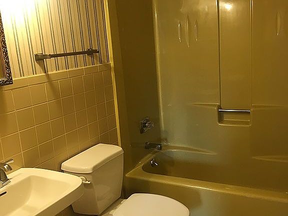4th image of 3522 W Harmon Hwy APT A