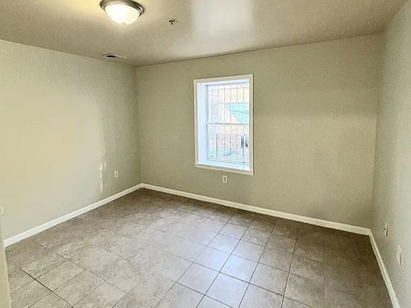 5th image of 132 Fabyan Pl #1L