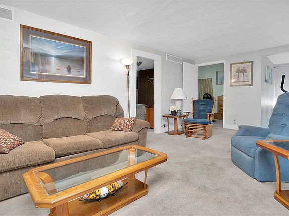 5th image of 213 N Rogers St