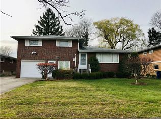 54 Briarhurst Rd, Williamsville, NY 14221