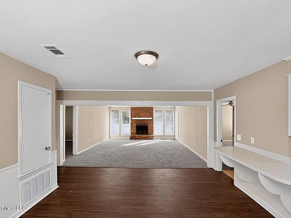 3rd image of 1341 Whispering Oaks Cv