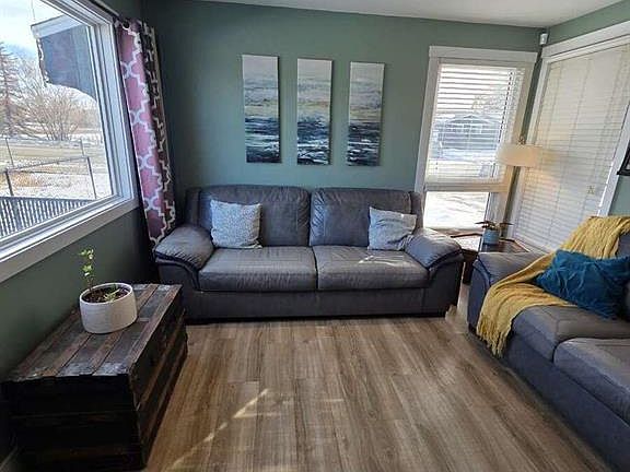 5th image of 674 Rink AVENUE