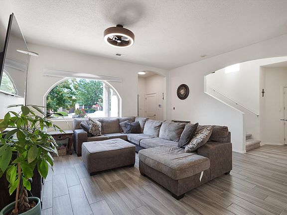 3rd image of 8420 Desert Sunrise Rd NE