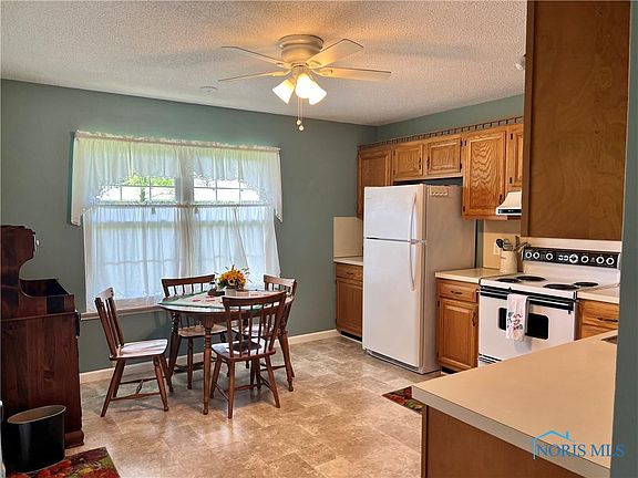 4th image of 9 Augusta Dr