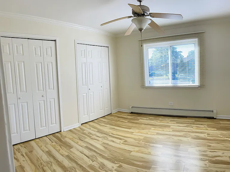 16W520 Lake Dr #207 — Photo 10