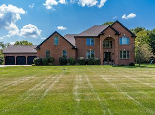 9900 Springborough Dr, Rockford, IL 61107