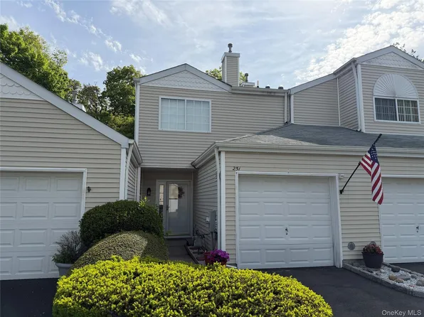 251 Barn Swallow Court, Manorville, NY 11949