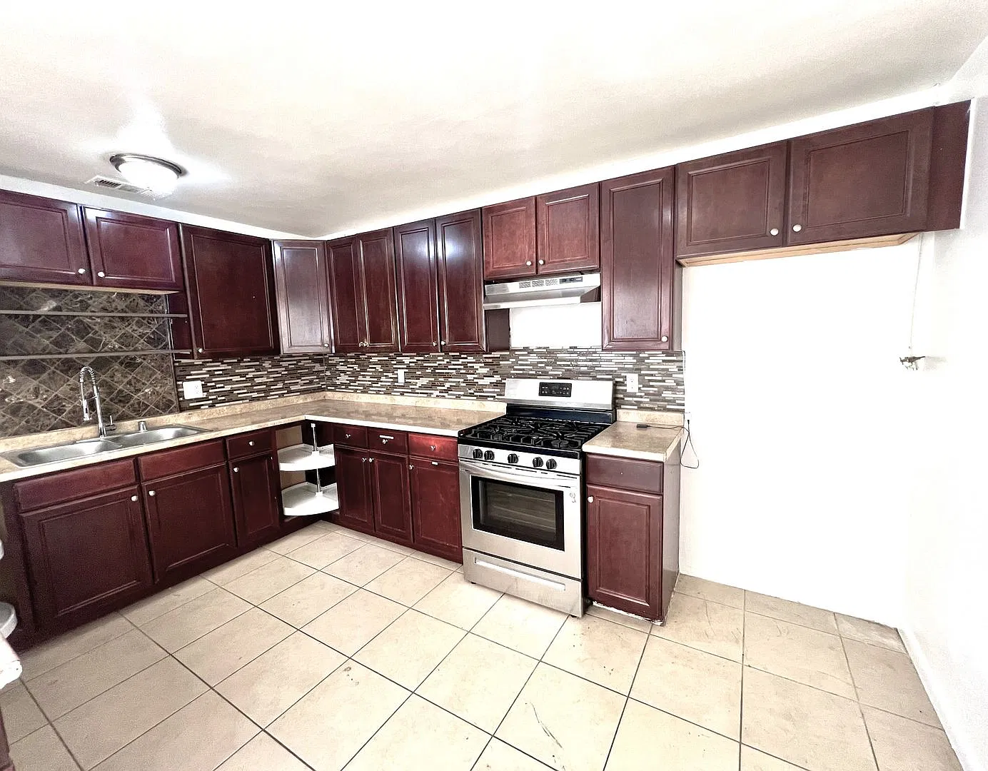 Cozy 3-Bedroom Single-Story Home with Spacious Backyard Convenient Location! — Photo 4