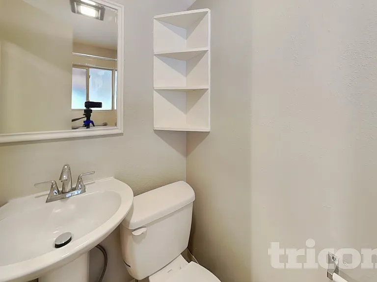 1019 S Newark St — Photo 10