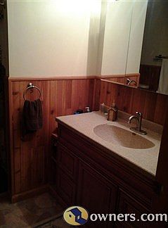 Main bathroom, view two