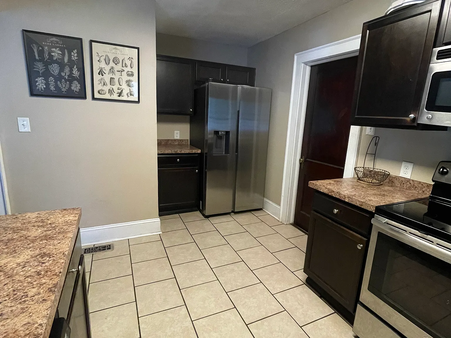 4 bed, 1664 sqft, $2,300 — Photo 3