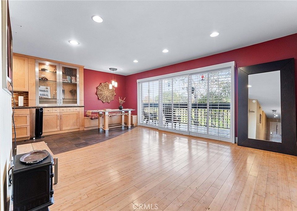 1st image of 1061 Park Ave