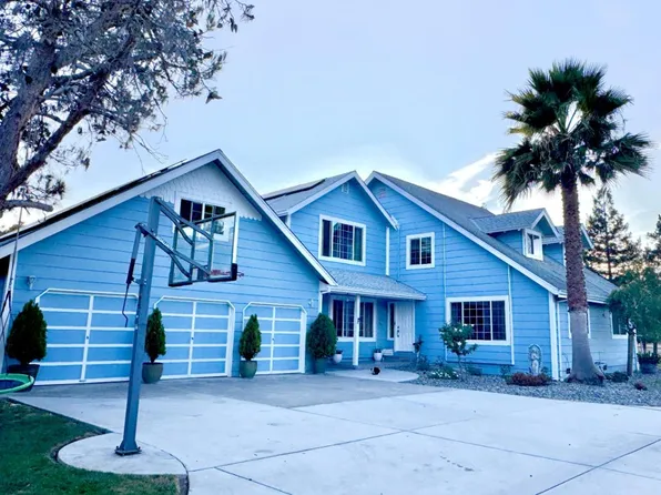 90 Adrian Dr, Hollister, CA 95023