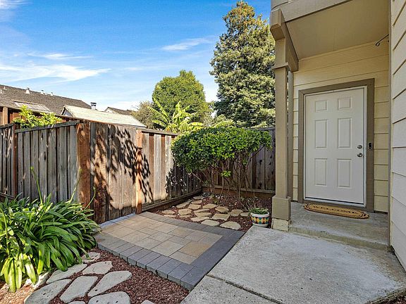 3rd image of 4290 Tiburon Dr