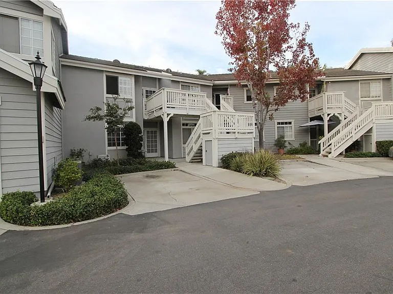 27 Campton Pl — Photo 3