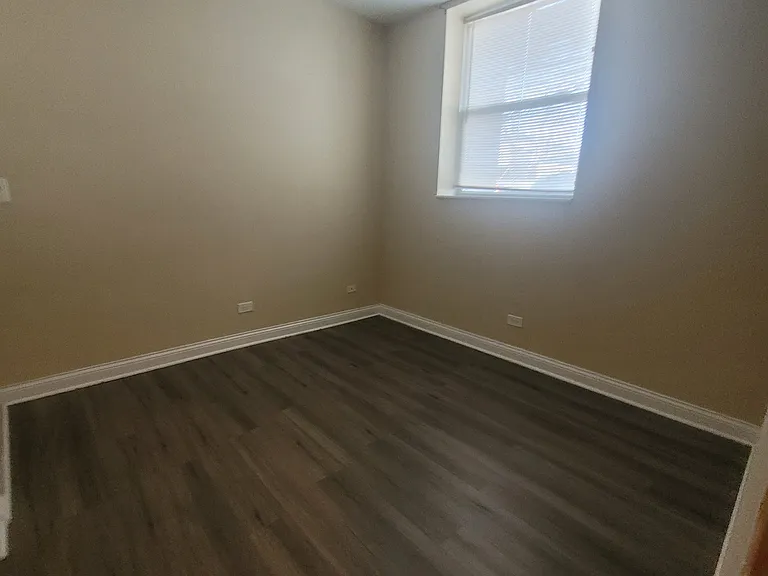 3439 W Belle Plaine Ave #G — Photo 6