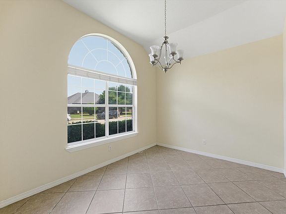 5th image of 208 Red Wolf Ln
