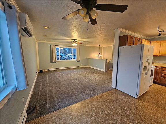 3rd image of 83 Indian Head Rd