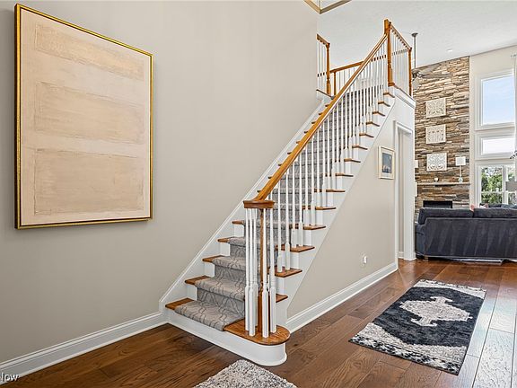 5th image of 306 Dunbar Cir